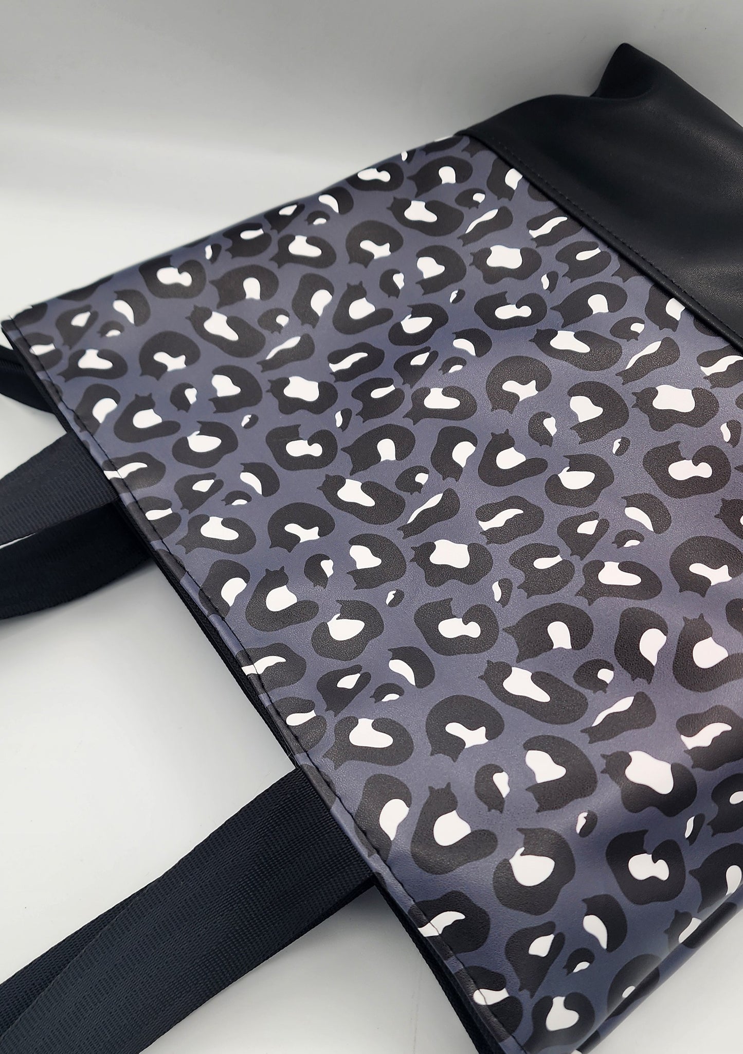 Tuesday Tote - Cat Leopard Light Grey (Vinyl)