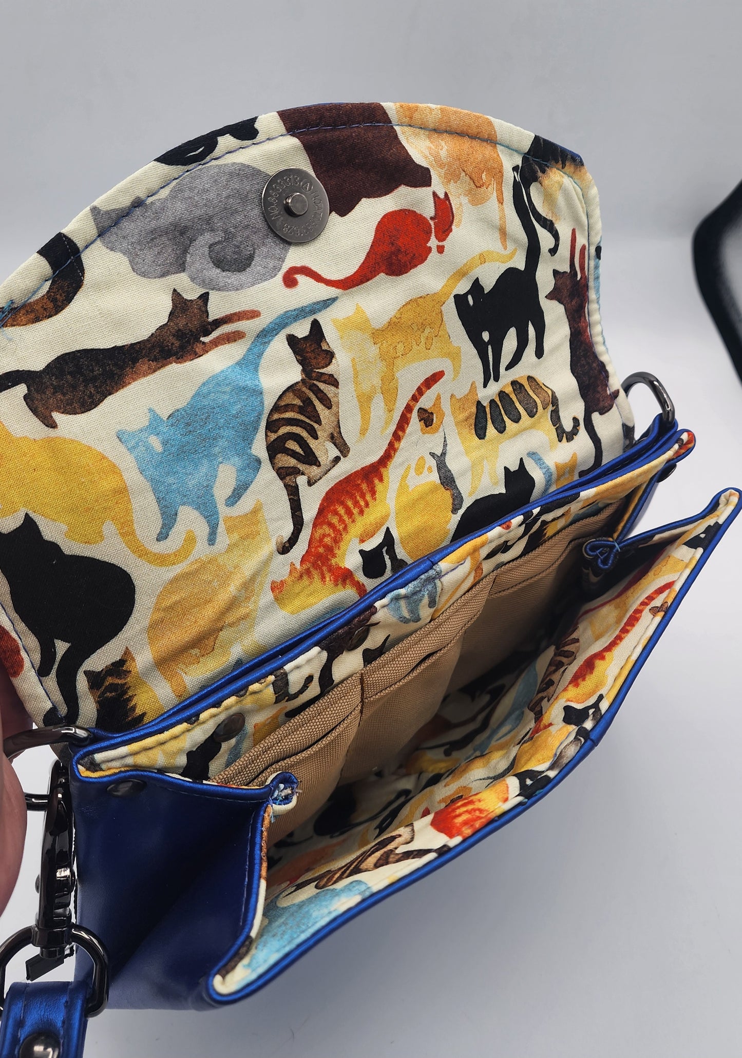 Skye Wristlet Large - Blue with Cat Interior