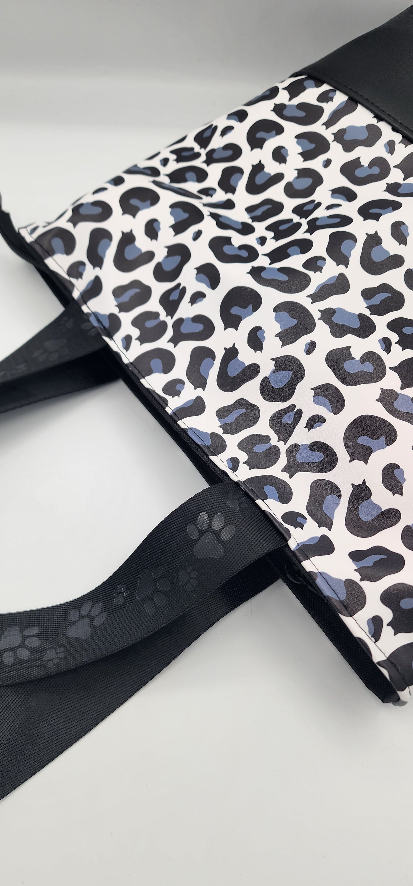 Tuesday Tote - Cat Leopard - Snow (Vinyl)