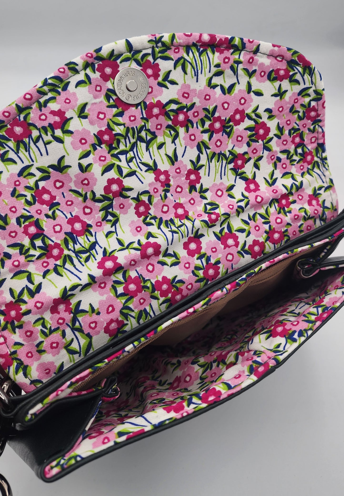 Skye Wristlet Large - Green Faux Leather