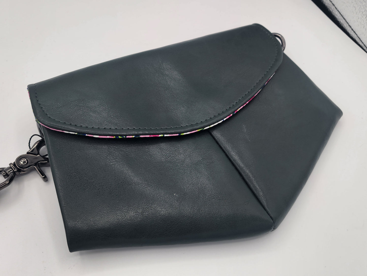 Skye Wristlet Large - Green Faux Leather