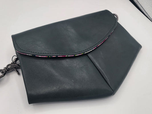 Skye Wristlet Large - Green Faux Leather